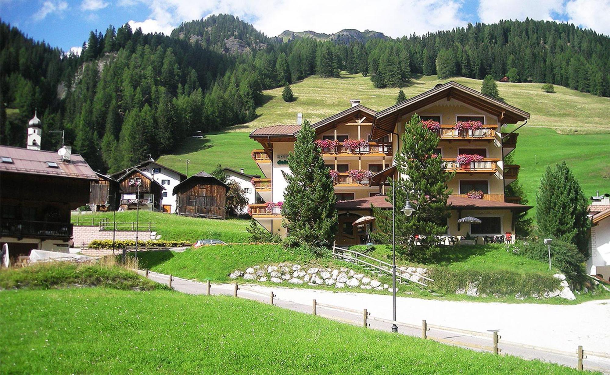 Hotel Dolomites Inn Каназей Екстериор снимка
