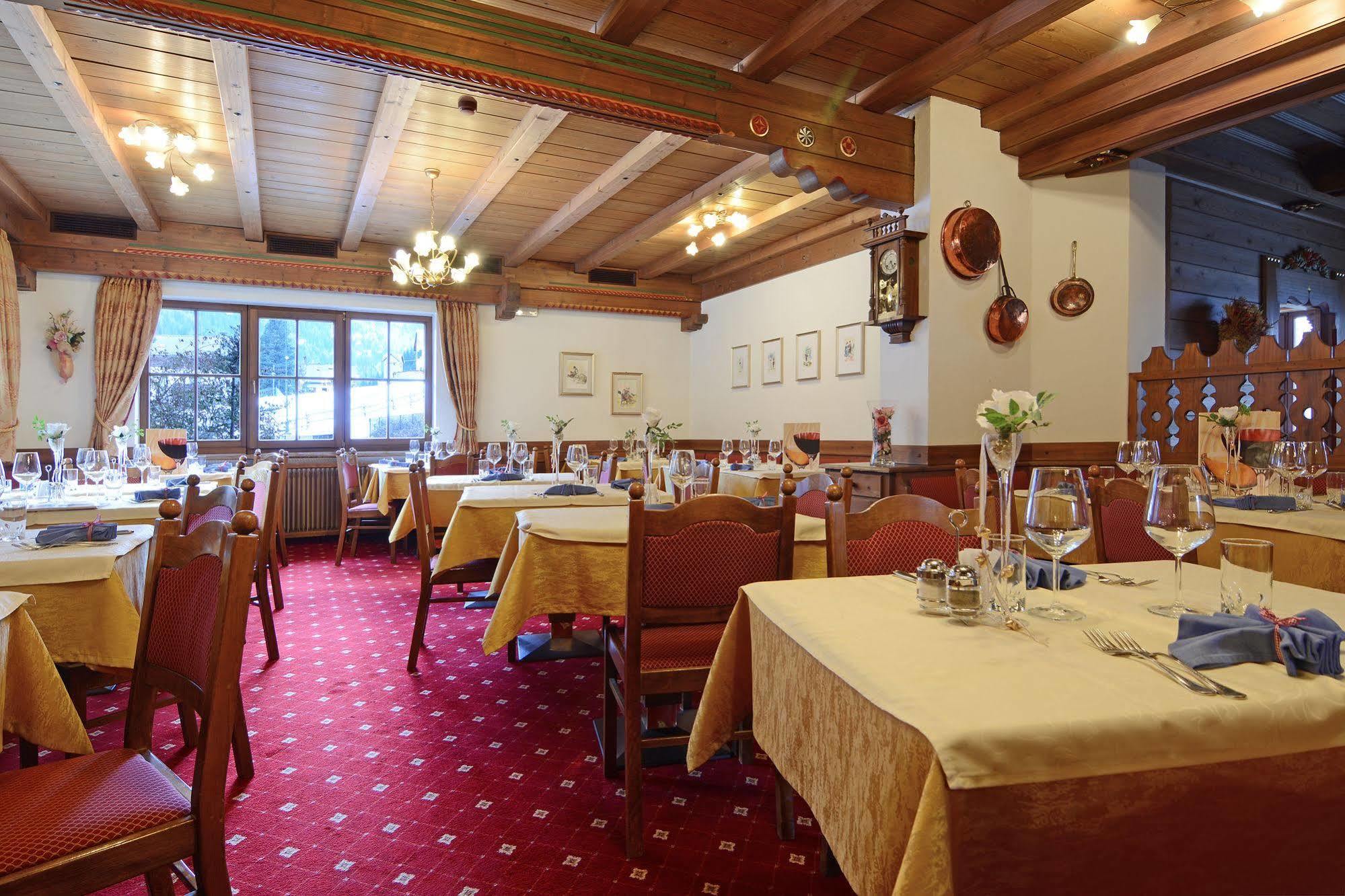 Hotel Dolomites Inn Каназей Екстериор снимка