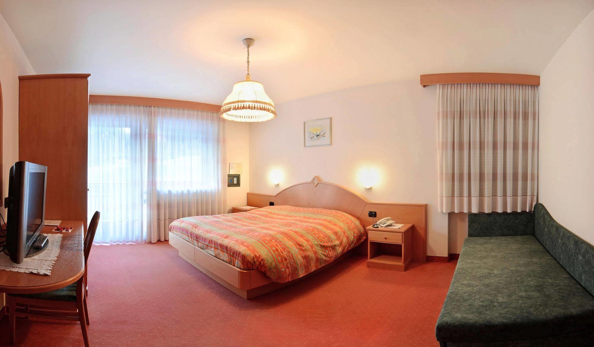 Hotel Dolomites Inn Каназей Екстериор снимка